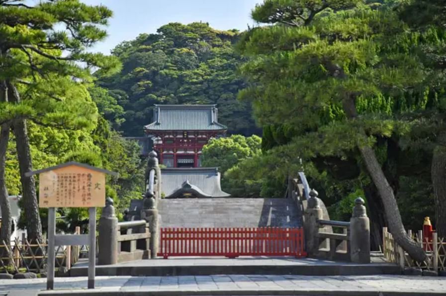 ⛩️ 이이오카 하치만구 (飯香岡八幡宮) 이미지 1